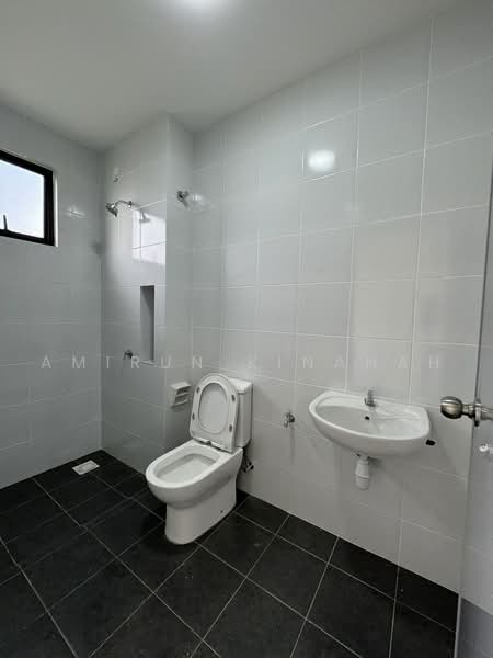 Townhouse for Sale in Eco Grandeur (Puncak Alam) - Amirun Kinanah - Bathroom - PropertyGuru.com.my