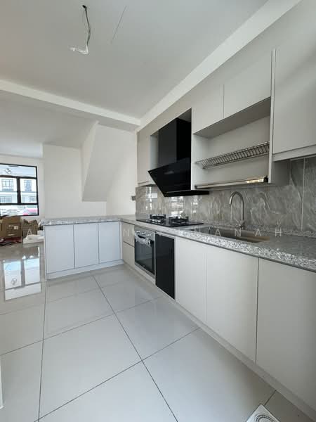 Townhouse for Sale in Eco Grandeur (Puncak Alam) - Amirun Kinanah - Kitchen - PropertyGuru.com.my