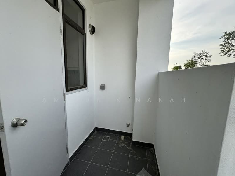 Townhouse for Sale in Eco Grandeur (Puncak Alam) - Amirun Kinanah - Balcony - PropertyGuru.com.my