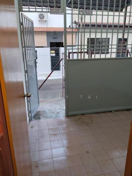 Rumah Teres 2-Tingkat untuk Dijual di Taman Tampoi Indah (Tampoi) - Tommy Tai - Entrance - PropertyGuru.com.my