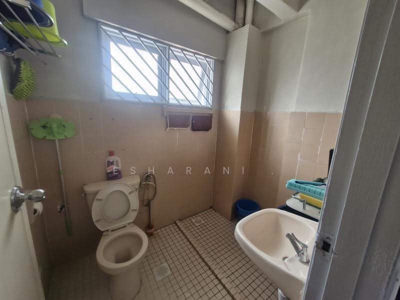 Condominium for Sale at Meadow Park 2 - Esharani . - Bathroom - PropertyGuru.com.my