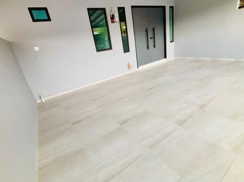 1-storey Terraced House for Sale in Ulu Tiram (Johor) - Amber Hew - Entrance - PropertyGuru.com.my