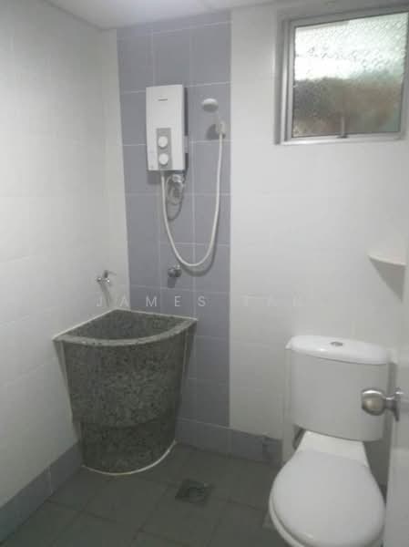 Pangsapuri untuk Disewa di Halaman Kristal - James Tan - Bathroom - PropertyGuru.com.my