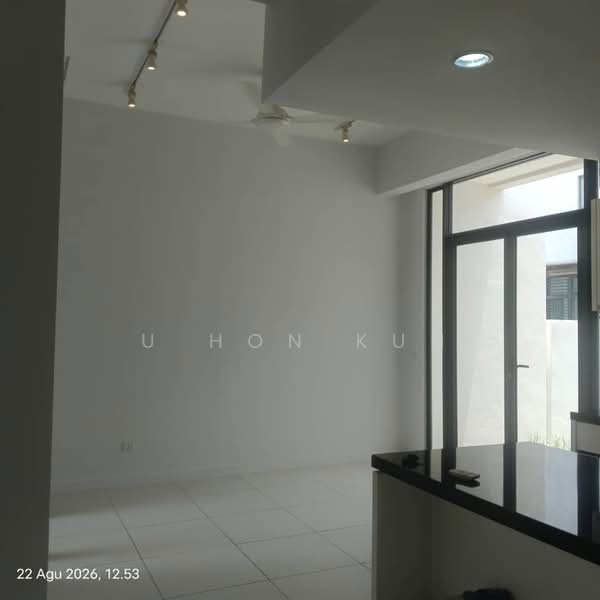 Rumah Teres untuk Disewa di Medini (Iskandar Puteri (Nusajaya)) - U Hon Kun - Living Room - PropertyGuru.com.my