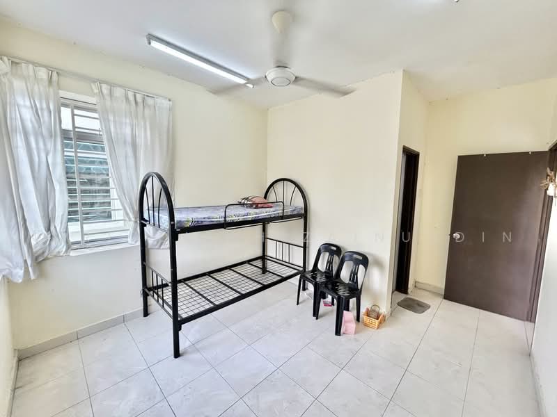 Apartment for Sale at Residensi Warnasari 2 - NORFADILAH ZAINUDDIN - Bedroom - PropertyGuru.com.my