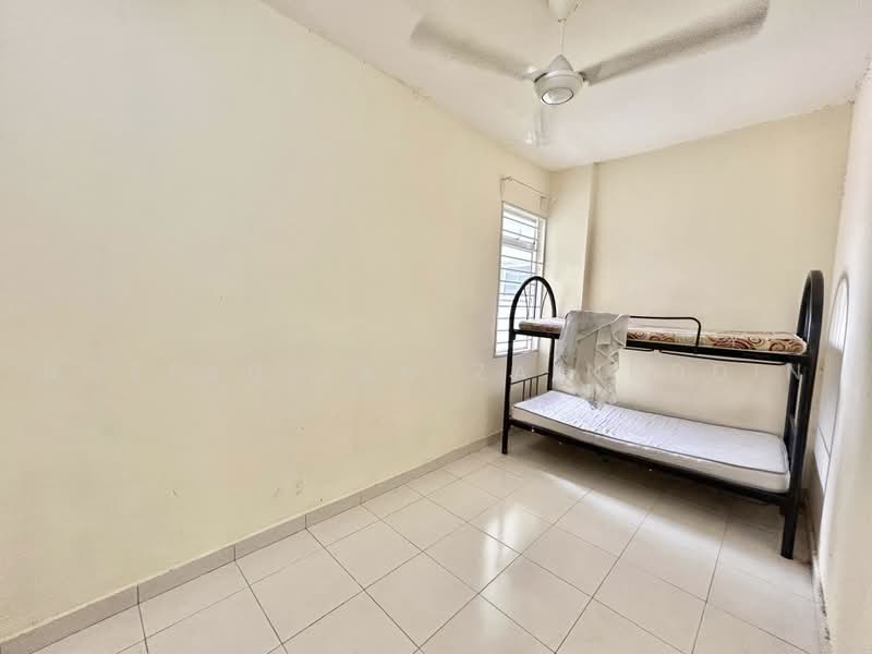 Apartment for Sale at Residensi Warnasari 2 - NORFADILAH ZAINUDDIN - Bedroom - PropertyGuru.com.my
