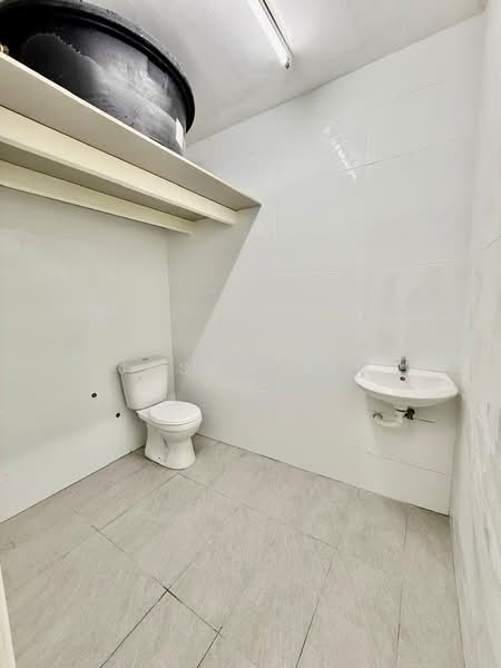 Rumah Teres 2-Tingkat untuk Dijual di Taman Damai Jaya (Skudai) - Jason Sim - Bathroom - PropertyGuru.com.my