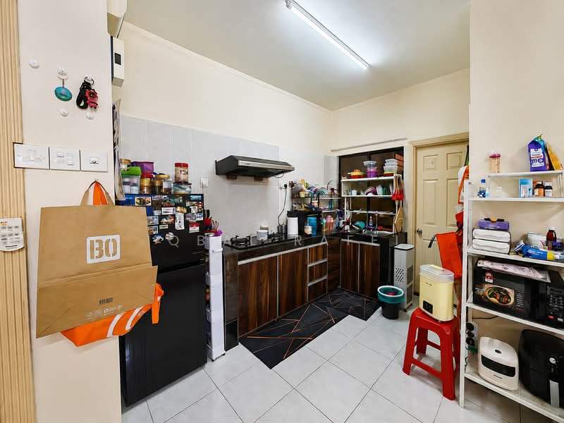 Kondominium untuk Dijual di Kristal Villa - Iqbal Rafei - Kitchen - PropertyGuru.com.my