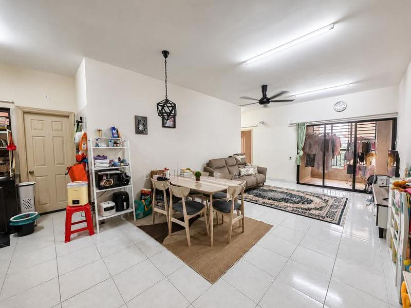 Kondominium untuk Dijual di Kristal Villa - Iqbal Rafei - Living Room - PropertyGuru.com.my