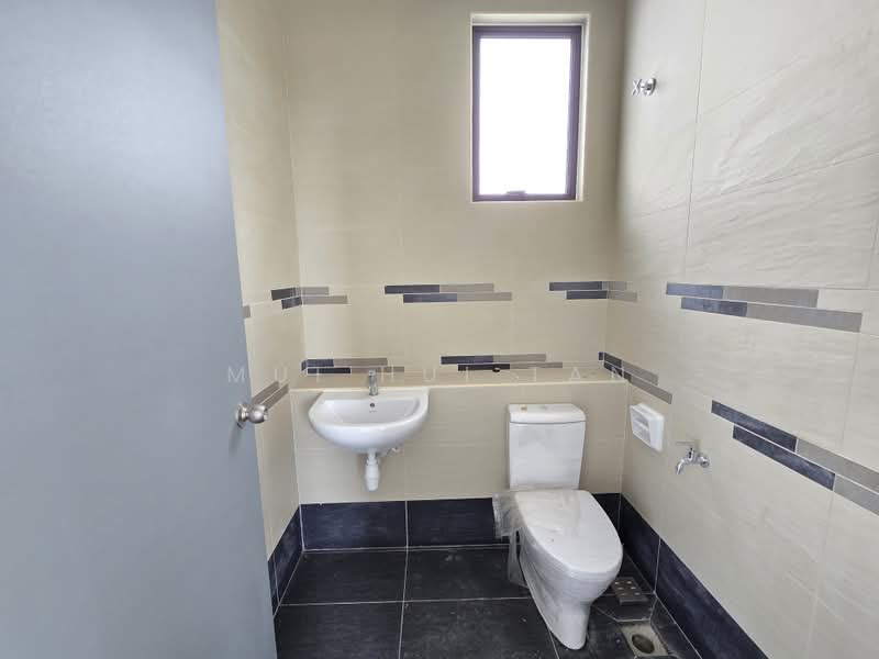 Factory for Rent in Eco Business Park 1 (Johor Bahru) - Mui Hui Tan - Bathroom - PropertyGuru.com.my