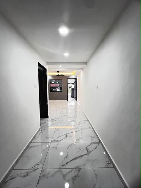 Rumah Teres 2-Tingkat untuk Dijual di Taman Skudai Baru (Skudai) - Yuki Cheng - Corridor - PropertyGuru.com.my