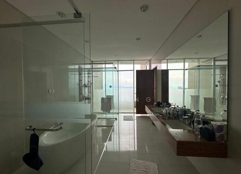 Kondominium untuk Disewa di 8 Gurney (The Shore Condominium) - Jas Ang - Bathroom - PropertyGuru.com.my