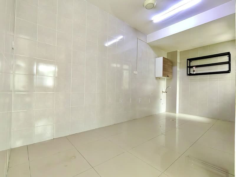 Semi-Detached House for Sale in Bandar Saujana Putra (Tanjong Duabelas) - Sue Arifin - Kitchen - PropertyGuru.com.my