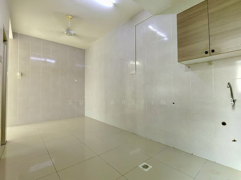 Semi-Detached House for Sale in Bandar Saujana Putra (Tanjong Duabelas) - Sue Arifin - Kitchen - PropertyGuru.com.my