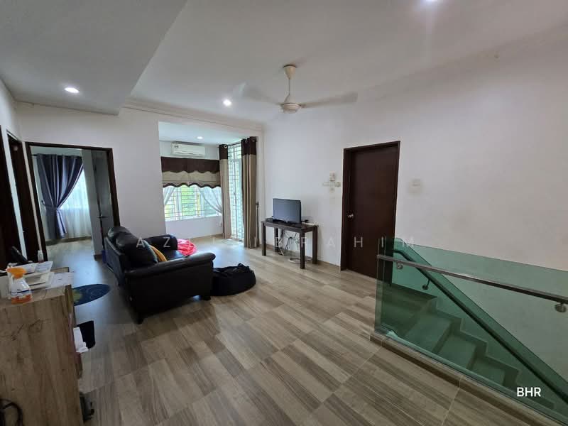 Rumah Teres 2-Tingkat untuk Dijual di Bandar Seri Putra (Bangi) - Azli Ibrahim - Living Room - PropertyGuru.com.my