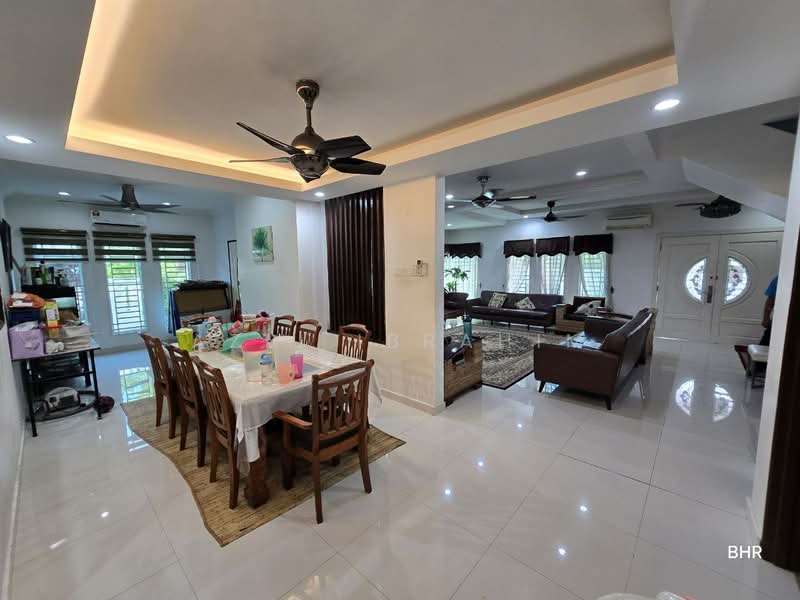 Rumah Teres 2-Tingkat untuk Dijual di Bandar Seri Putra (Bangi) - Azli Ibrahim - Living Room - PropertyGuru.com.my