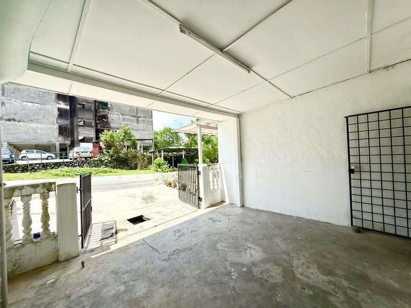 Rumah Teres 2-Tingkat untuk Dijual di Taman Sri Semenyih (Semenyih) - Azli Ibrahim - Entrance - PropertyGuru.com.my