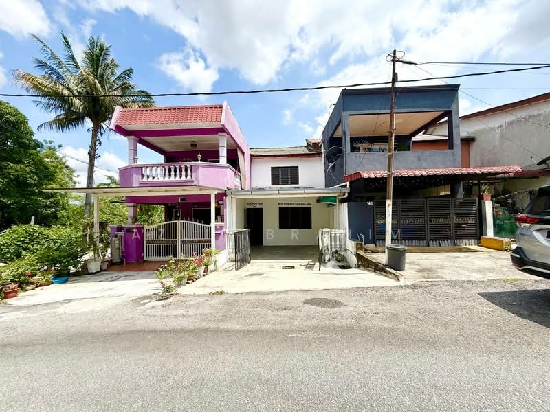 Rumah Teres 2-Tingkat untuk Dijual di Taman Sri Semenyih (Semenyih) - Azli Ibrahim - Exterior - PropertyGuru.com.my