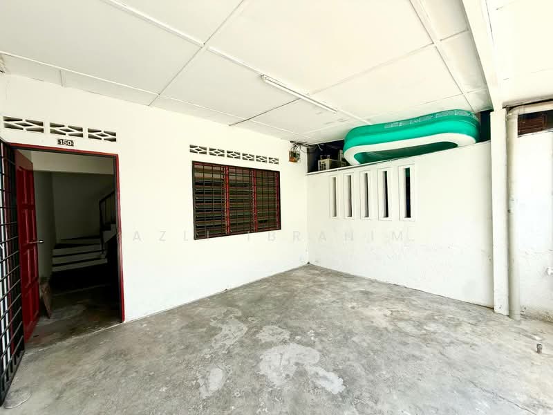 Rumah Teres 2-Tingkat untuk Dijual di Taman Sri Semenyih (Semenyih) - Azli Ibrahim - Entrance - PropertyGuru.com.my