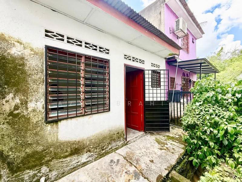 Rumah Teres 2-Tingkat untuk Dijual di Taman Sri Semenyih (Semenyih) - Azli Ibrahim - Exterior - PropertyGuru.com.my