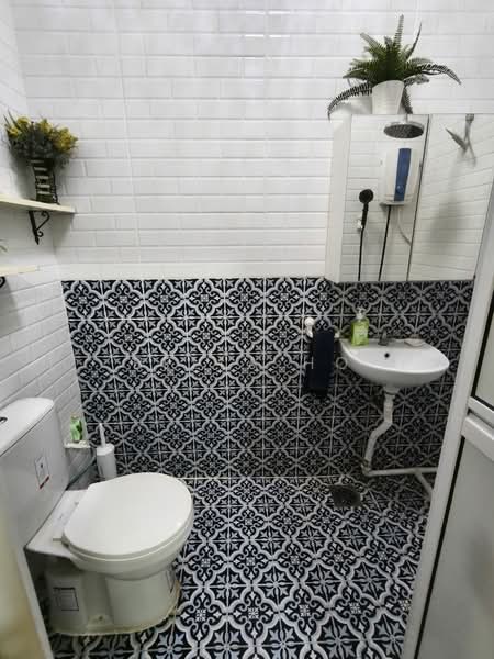 Rumah Teres 2.5-Tingkat untuk Dijual di Taman Muhibbah (Kulai) - Bella Ho - Bathroom - PropertyGuru.com.my