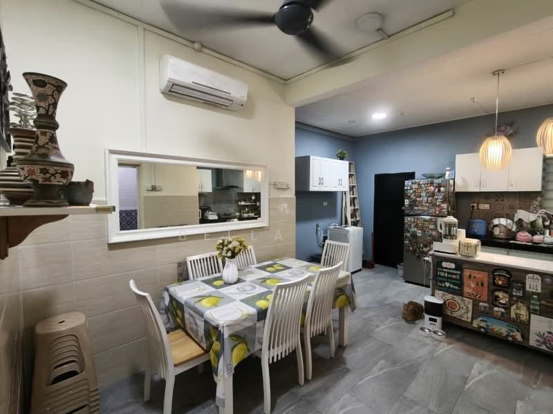 Rumah Teres 2.5-Tingkat untuk Dijual di Taman Muhibbah (Kulai) - Bella Ho - Kitchen - PropertyGuru.com.my