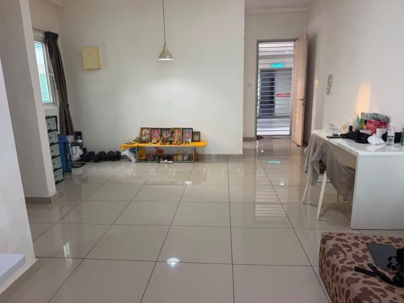 Kediaman Servis untuk Dijual di Seasons Amara Larkin - Wan Ning - Living Room - PropertyGuru.com.my