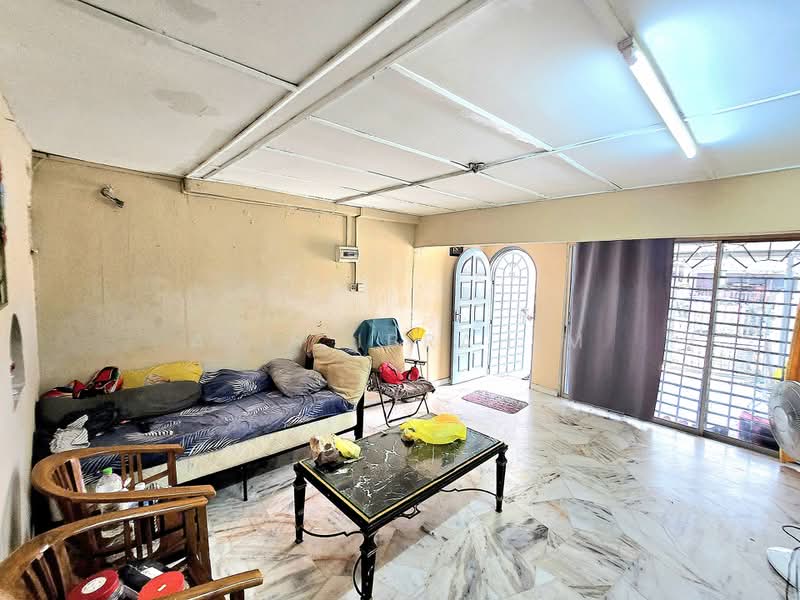 Rumah Teres 2-Tingkat untuk Dijual di Taman Dagang Jaya (Ampang) - Azli Ibrahim - Living Room - PropertyGuru.com.my