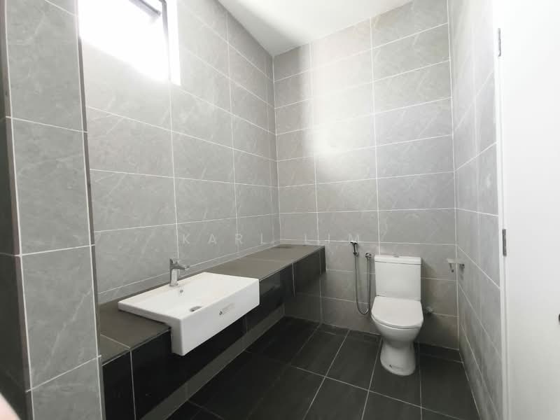 Rumah Teres 2-Tingkat untuk Dijual di Bandar Indahpura (Kulai) - Karl Lim - Bathroom - PropertyGuru.com.my