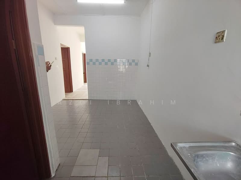 Rumah Teres 1-Tingkat untuk Dijual di Bandar Rinching Seksyen 1 (Semenyih) - Azli Ibrahim - Kitchen - PropertyGuru.com.my
