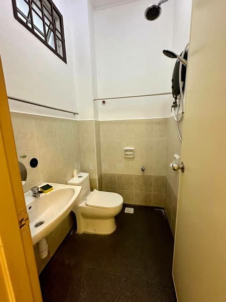 2-storey Terraced House for Sale in Taman Setia Indah (Tebrau) - Heng . - Bathroom - PropertyGuru.com.my