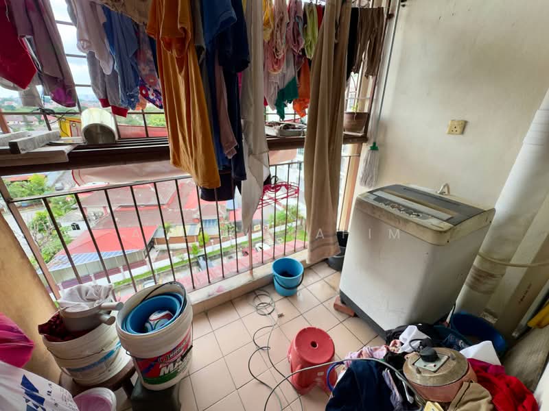 Pangsapuri untuk Dijual di Pangsapuri Kelana Impian - Azli Ibrahim - Balcony - PropertyGuru.com.my