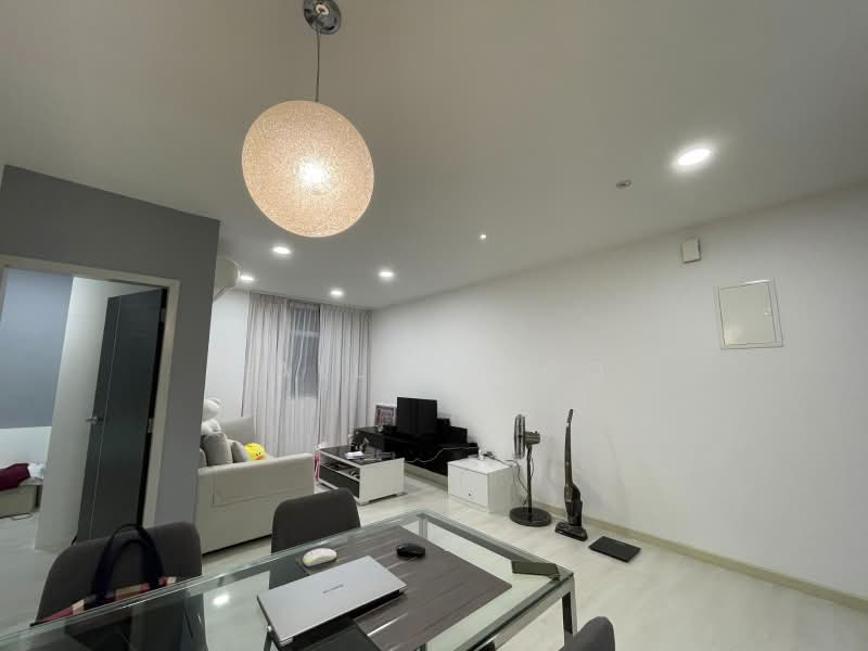 Kediaman Servis untuk Disewa di Straits Garden Suite - Sally Khoo - Living Room - PropertyGuru.com.my