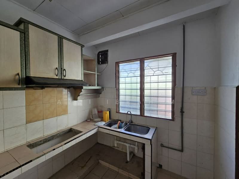 Rumah Teres 2-Tingkat untuk Dijual di Taman Desa Mewah (Semenyih) - Azli Ibrahim - Kitchen - PropertyGuru.com.my
