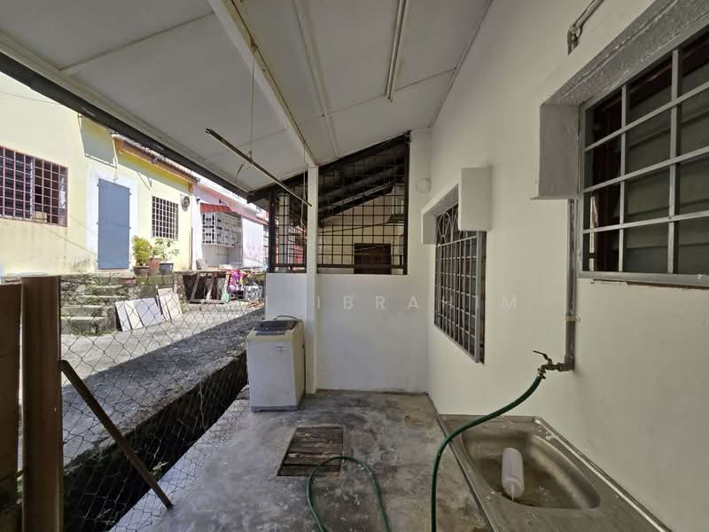 Rumah Teres 2-Tingkat untuk Dijual di Taman Desa Mewah (Semenyih) - Azli Ibrahim - Exterior - PropertyGuru.com.my
