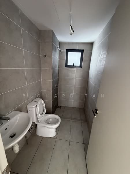 Service Residence for Sale at Jernih Residence - Richard Tan - Master Bathroom - PropertyGuru.com.my