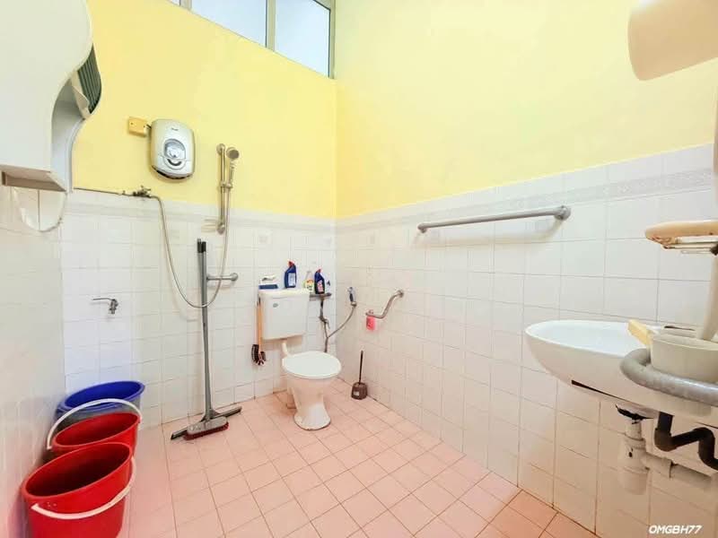 Rumah Teres 2-Tingkat untuk Dijual di Taman Gembira (Klang) - Tom Lee - Bathroom - PropertyGuru.com.my