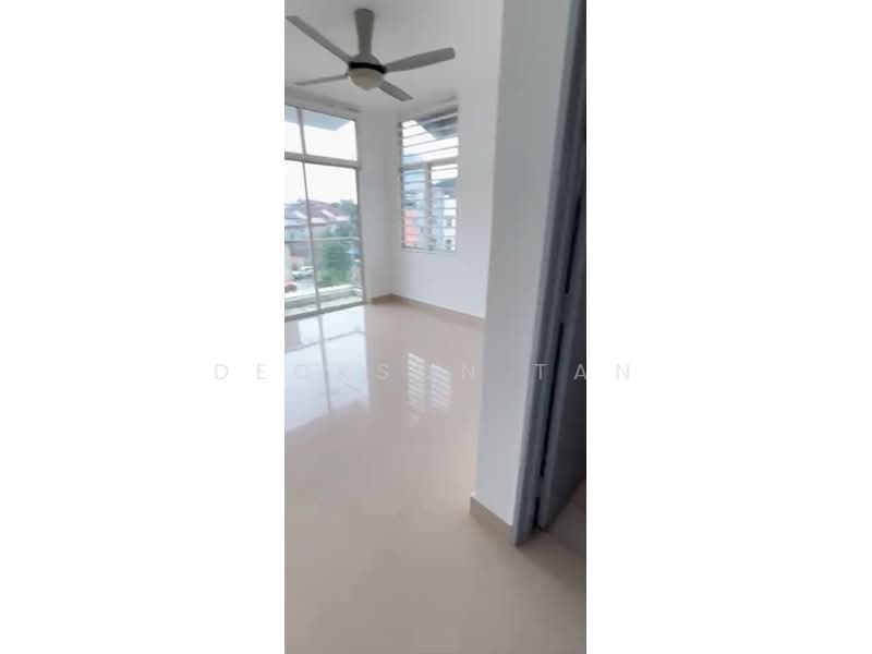 Rumah Bandar untuk Disewa di Petaling Jaya (Selangor) - Deckson Tan - Balcony - PropertyGuru.com.my