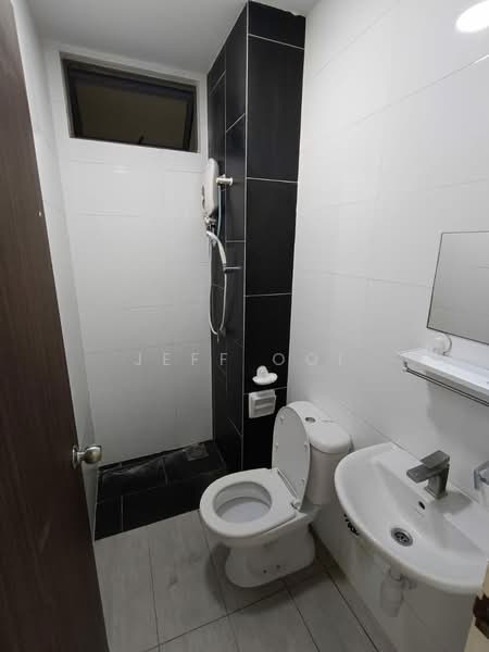 Kediaman Servis untuk Dijual di Seasons Garden Residences - Jeff Ooi - Bathroom - PropertyGuru.com.my