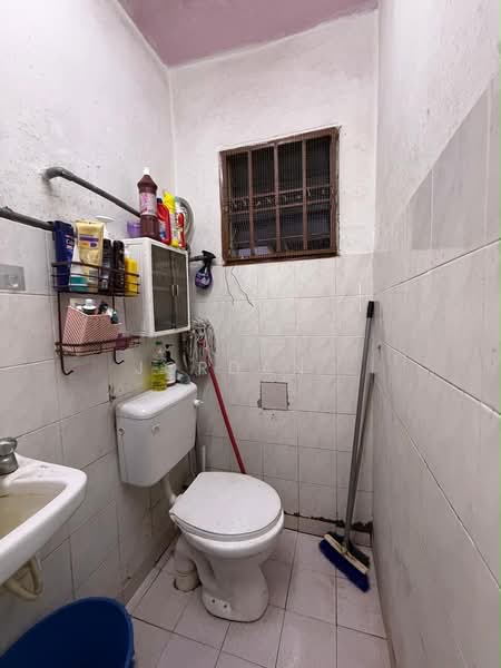 Rumah Teres 2-Tingkat untuk Dijual di Taman Molek (Johor Bahru) - Jordan . - Bathroom - PropertyGuru.com.my