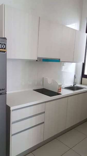 Kediaman Servis untuk Dijual di D'Summit Residences - Jamie Low - Kitchen - PropertyGuru.com.my