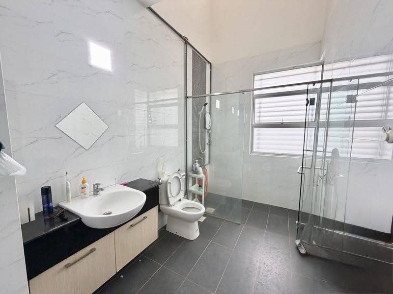 2-storey Terraced House for Sale in Taman Molek (Johor Bahru) - Pauline Ng - Bathroom - PropertyGuru.com.my