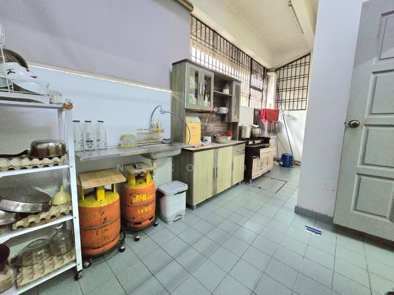 Rumah Teres 2-Tingkat untuk Dijual di Taman Desa Cemerlang (Ulu Tiram) - Nikko Soh - Kitchen - PropertyGuru.com.my