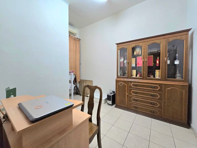 Rumah Teres 2-Tingkat untuk Dijual di Taman Desa Cemerlang (Ulu Tiram) - Nikko Soh - Study - PropertyGuru.com.my