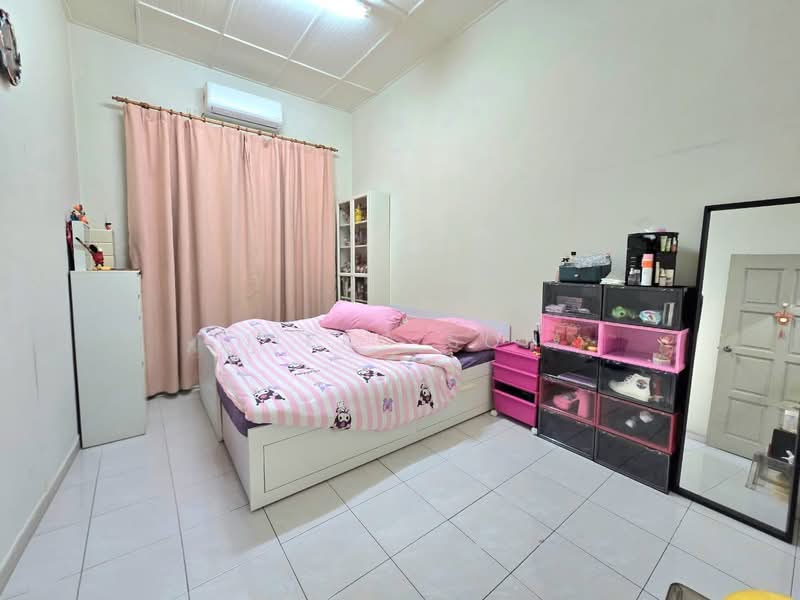 Rumah Teres 2-Tingkat untuk Dijual di Taman Desa Cemerlang (Ulu Tiram) - Nikko Soh - Bedroom - PropertyGuru.com.my