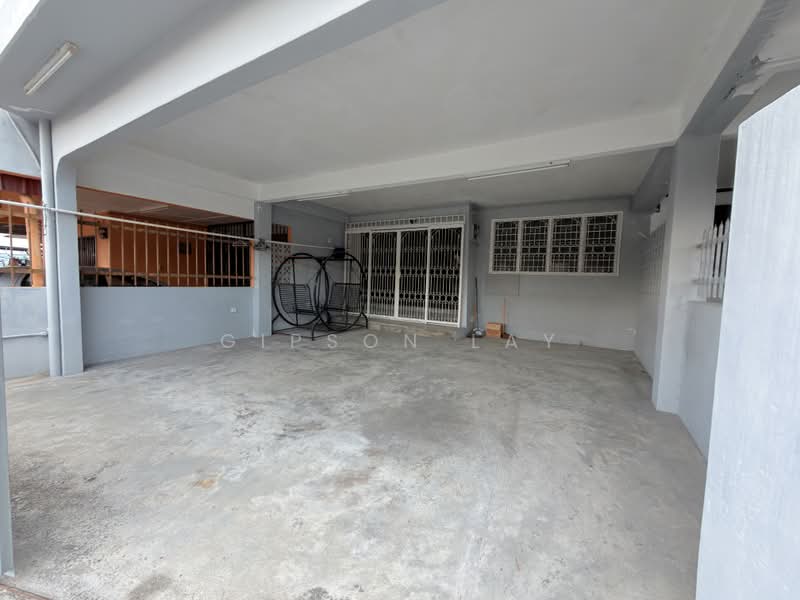 1-storey Terraced House for Sale in Taman Kurnia (Kluang) - Gipson Lay - Car Park - PropertyGuru.com.my