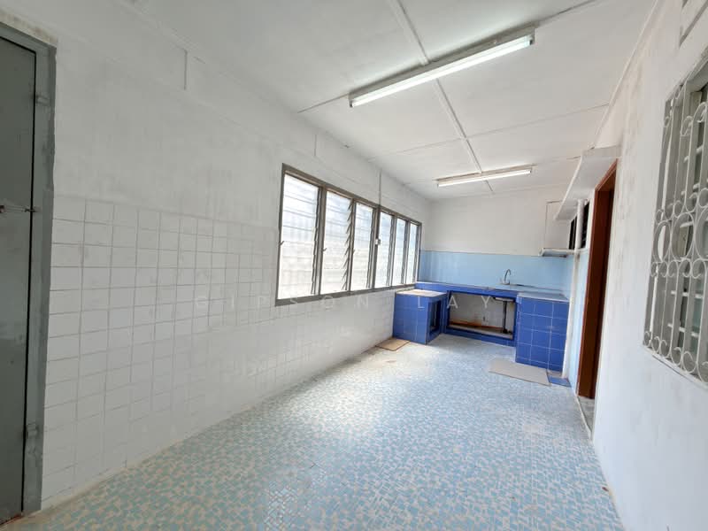 1-storey Terraced House for Sale in Taman Kurnia (Kluang) - Gipson Lay - Kitchen - PropertyGuru.com.my