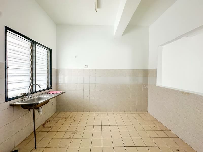 2-storey Terraced House for Sale in Taman Puncak Jalil (Seri Kembangan) - Azli Ibrahim - Kitchen - PropertyGuru.com.my