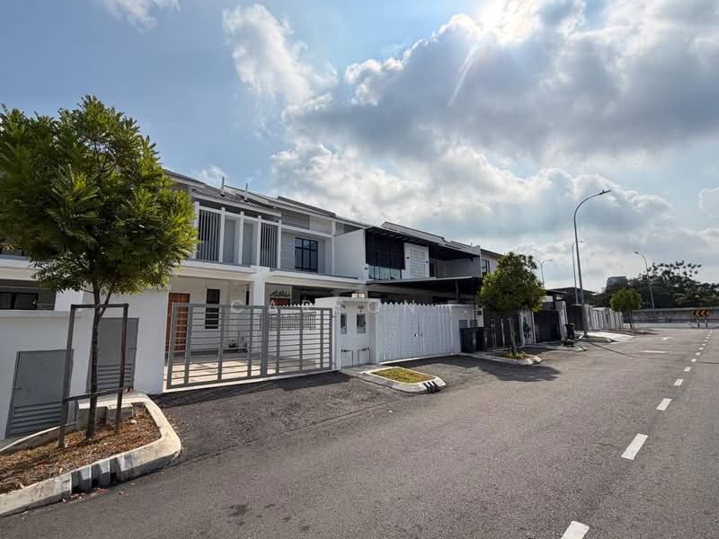 Rumah Teres 2-Tingkat untuk Dijual di Bandar Baru Permas Jaya (Permas Jaya) - Carson . - Exterior - PropertyGuru.com.my