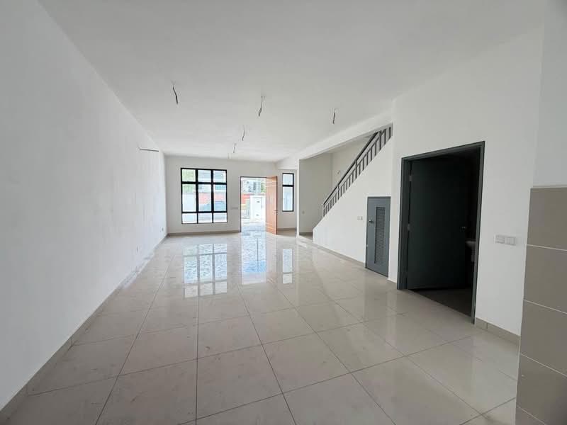 Rumah Teres 2-Tingkat untuk Dijual di Bandar Baru Permas Jaya (Permas Jaya) - Carson . - Living Room - PropertyGuru.com.my